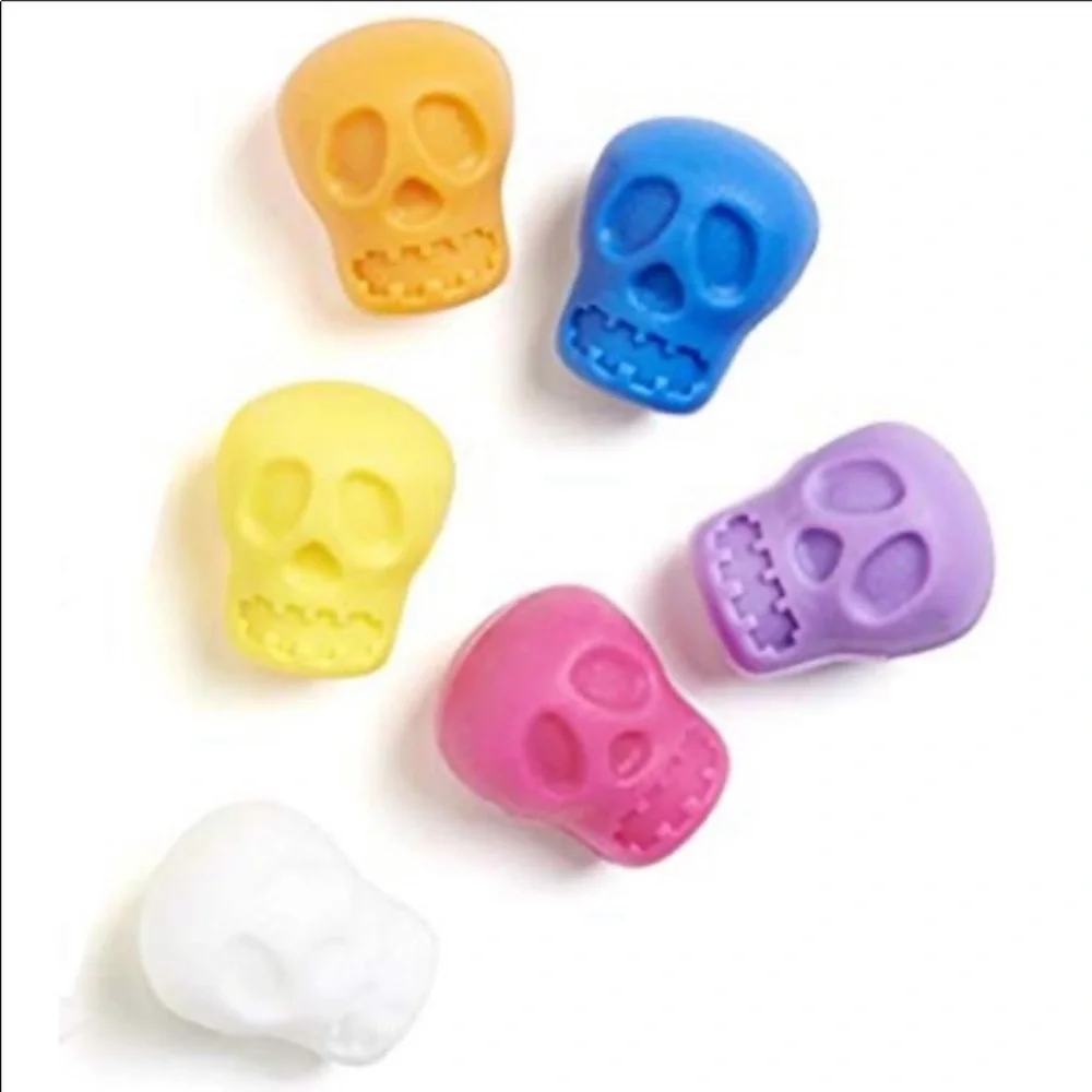 Nod Skull Wine Stopper and Markers Set